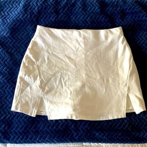 super cute white mini skirt!!
